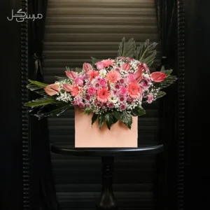 باکس گل دیزاین شده به سبک کژوال ویژه تبریک