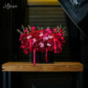 باکس گل دخترونه دیزاین شده رز هلندی برای تبریک