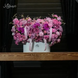 باکس گل سوپر پاستیلی طراحی شده با آنمون و قلم پور برای تبریک