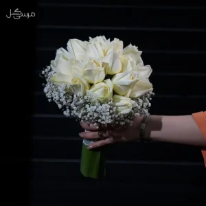 دسته گل طبیعی عروس با گل های رز و ژیپسوفیلا