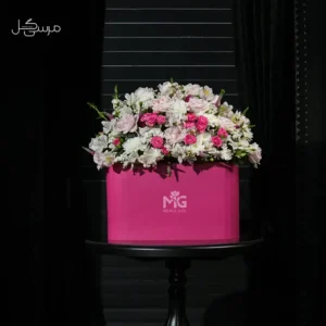 باکس گل تبریک صورتی طراحی شده با رز مینیاتوری و داوودی