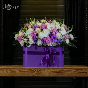 باکس گل تبریک تم رنگی بنفش