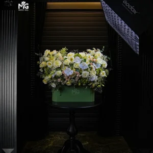 باکس گل زیبای بهاره با طراحی کلاسیک BB138-J-1