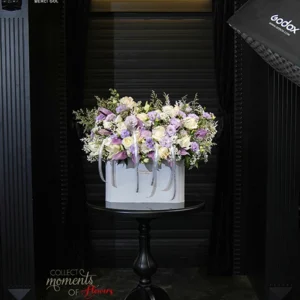 باکس گل سفید یاسی مناسب برای عرض تبریک BB146-J-1