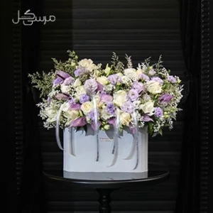 باکس گل سفید یاسی مناسب برای عرض تبریک