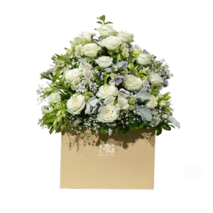 باکس گل تبریک با رنگ بندی گلبه ای