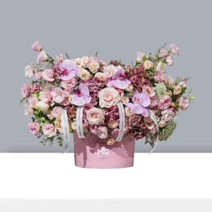 باکس گل صورتی رنگ دخترونه برای خوشحال کردن پارتنر BB169