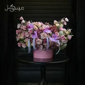 باکس گل صورتی رنگ دخترونه برای خوشحال کردن پارتنر