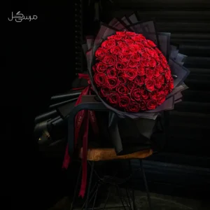 دسته گل لوکس و 120 شاخه رز هلندی با کاغذ مشکی شفاف
