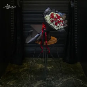 دسته گل مینیاتوری ژیپسوفیلا و رز هلندی برای عرض تبریک