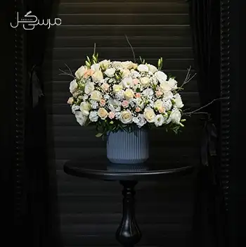 باکس گل جذاب سفید شیری ویژه تبریک
