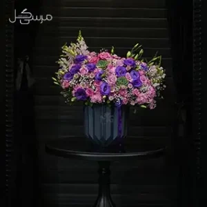 باکس گل زیبای بنفش صورتی با گلدان سرامیکی برای عرض تبریک