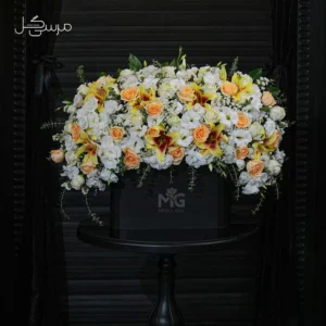 باکس گل مشکی شیک با لیلیوم های دو رنگ برای تبریک