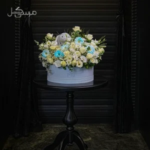 باکس گل دایره ای همراه با عروسک خرگوش برای جشن تولد نوزاد