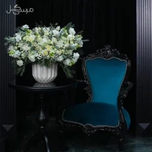 باکس گل ساده و کلاسیک با گلدان سرامیکی ویژه تبریک