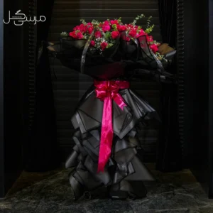 دسته گل رز ایستاده
