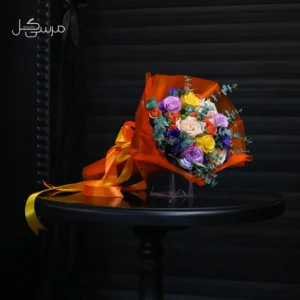 دسته گل رز و لیسیسن توس