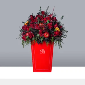 باکس گل یلدایی همراه با میوه آراییی YA038