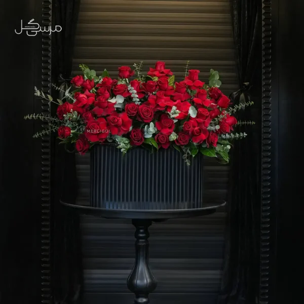 باکس گل فول رز هلندی مناسب نامزدی و هدیه عاشقانه مرسی گل